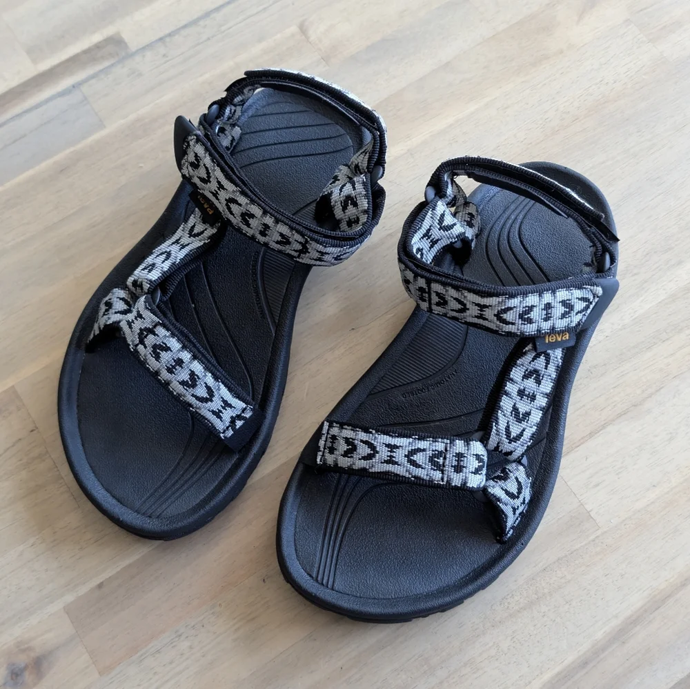 TEVA Sandals‎ (Youth Size 5)